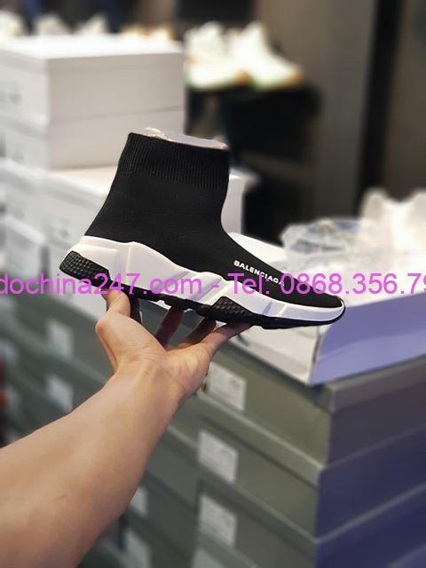 Chuyển phát nhanh hàng xách tay quần áo giày dép đi Nhật.