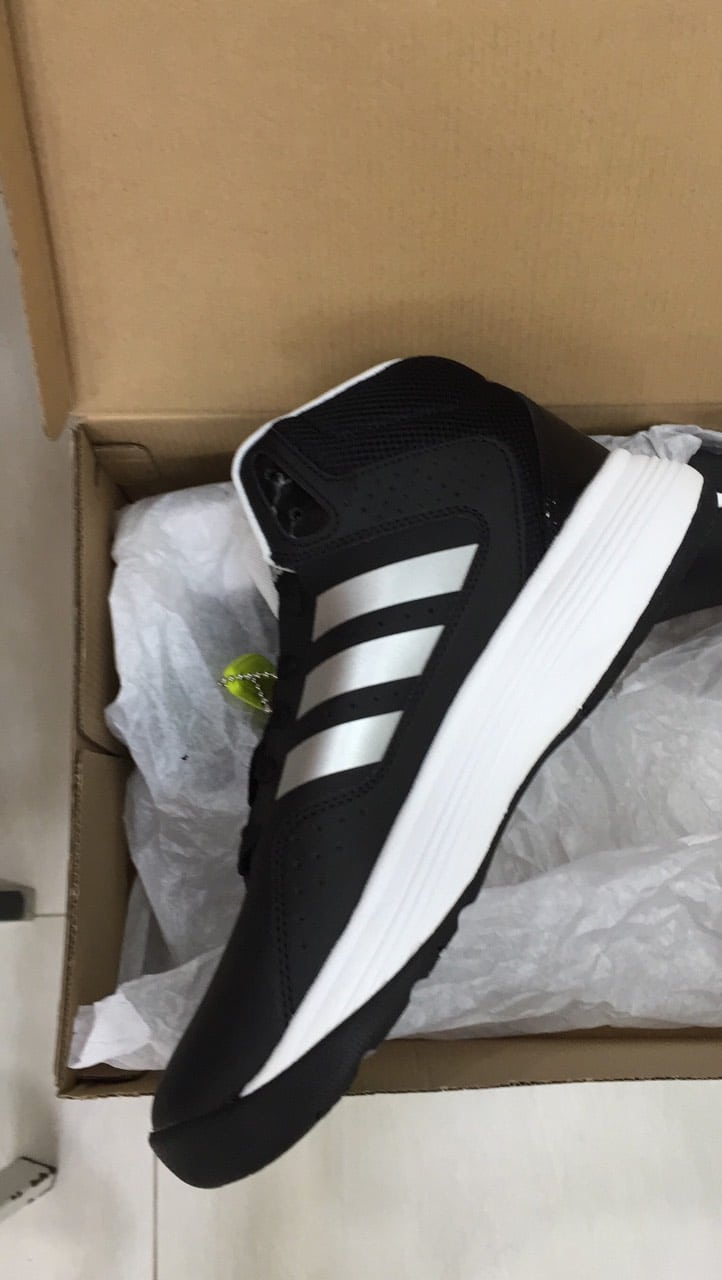 Vận chuyển hàng giày adidas chính hãng từ Amzon