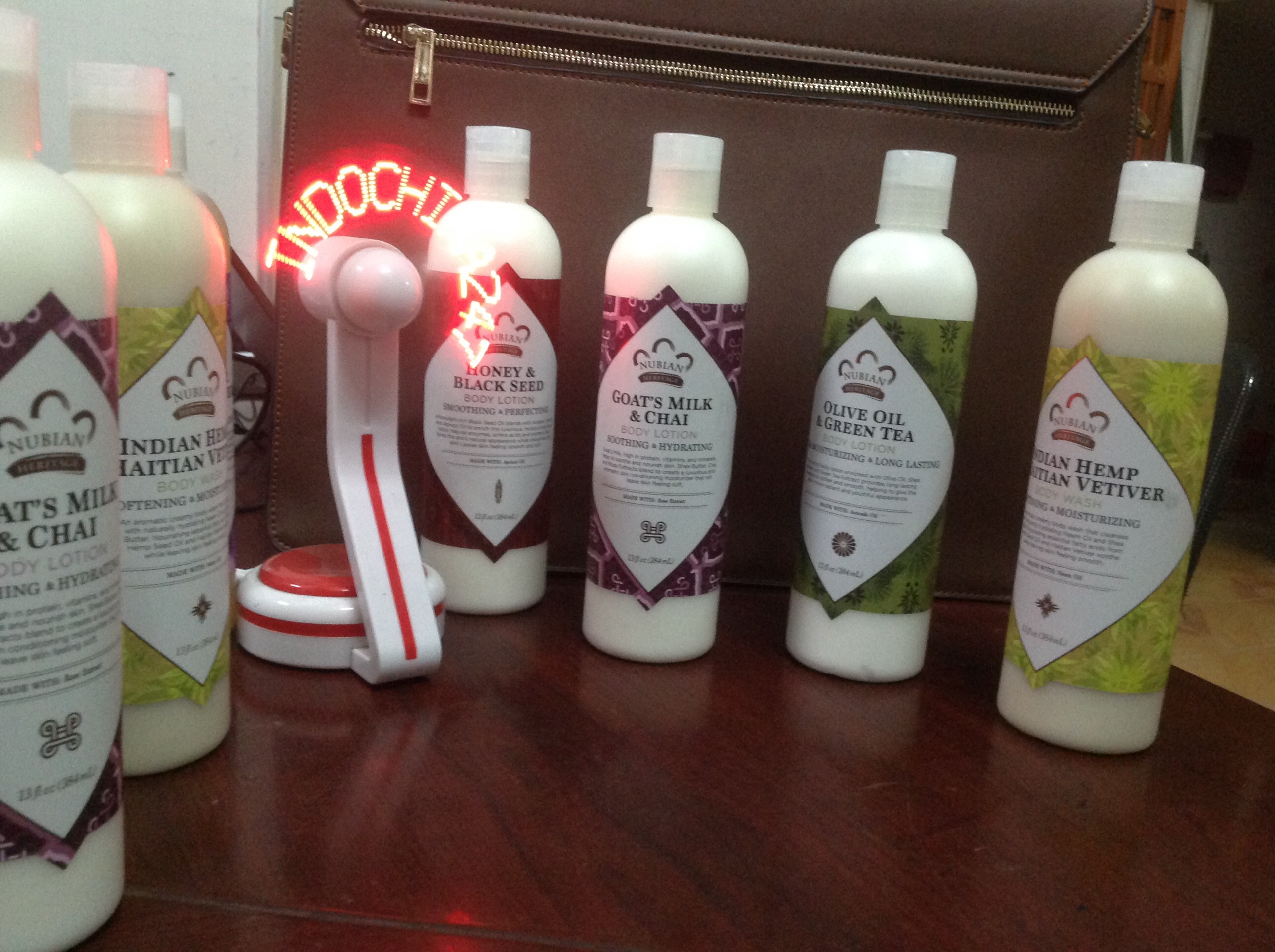 Nhận ship order vận chuyển hàng xách tay là quần áo mỹ phẩm nước hoa từ Nhật Mỹ Hàn Úc về Việt Nam