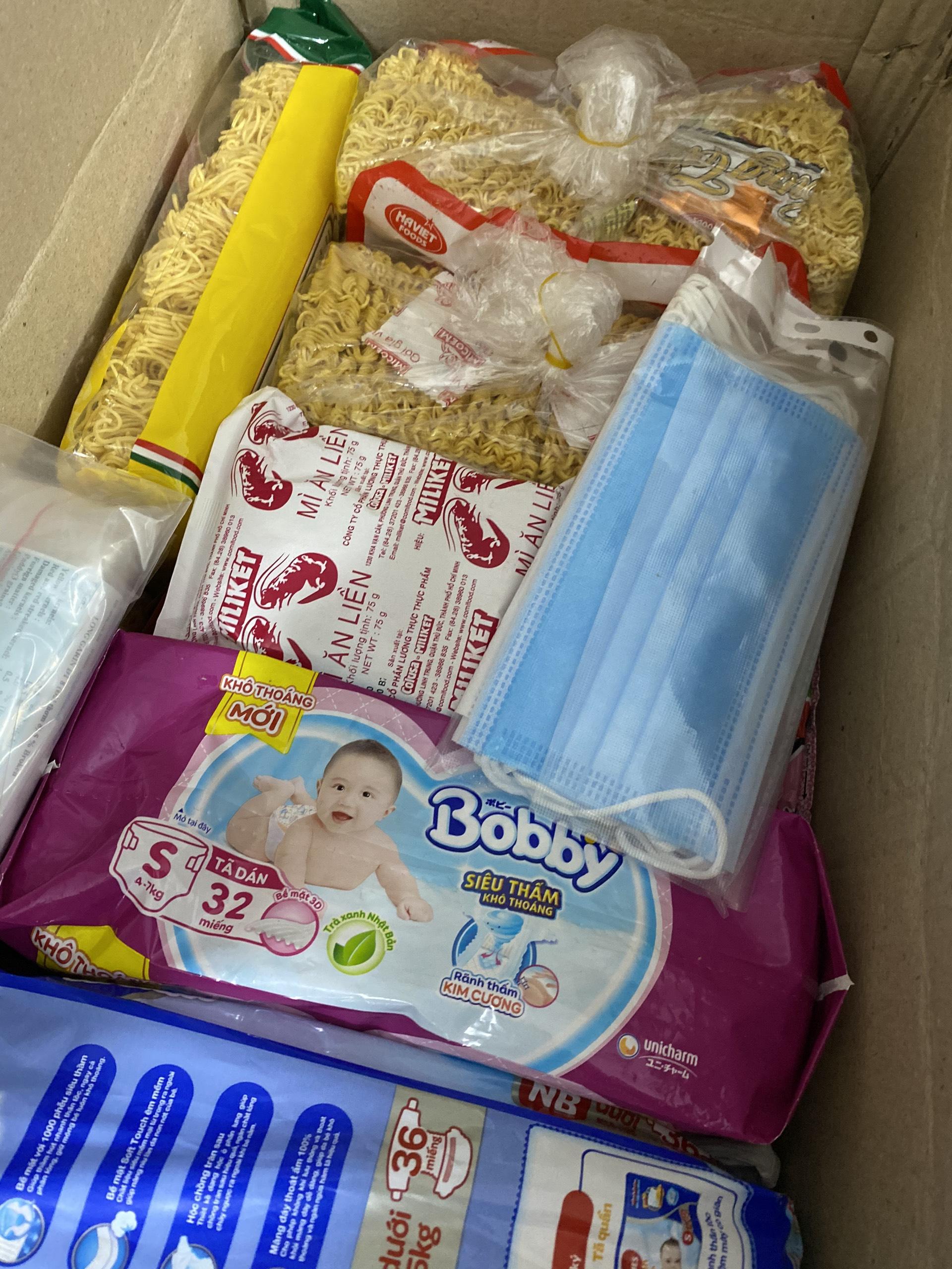 Chuyển phát nhanh khẩu trang y tế đi Philippines và Malaysia uy tín giá rẻ