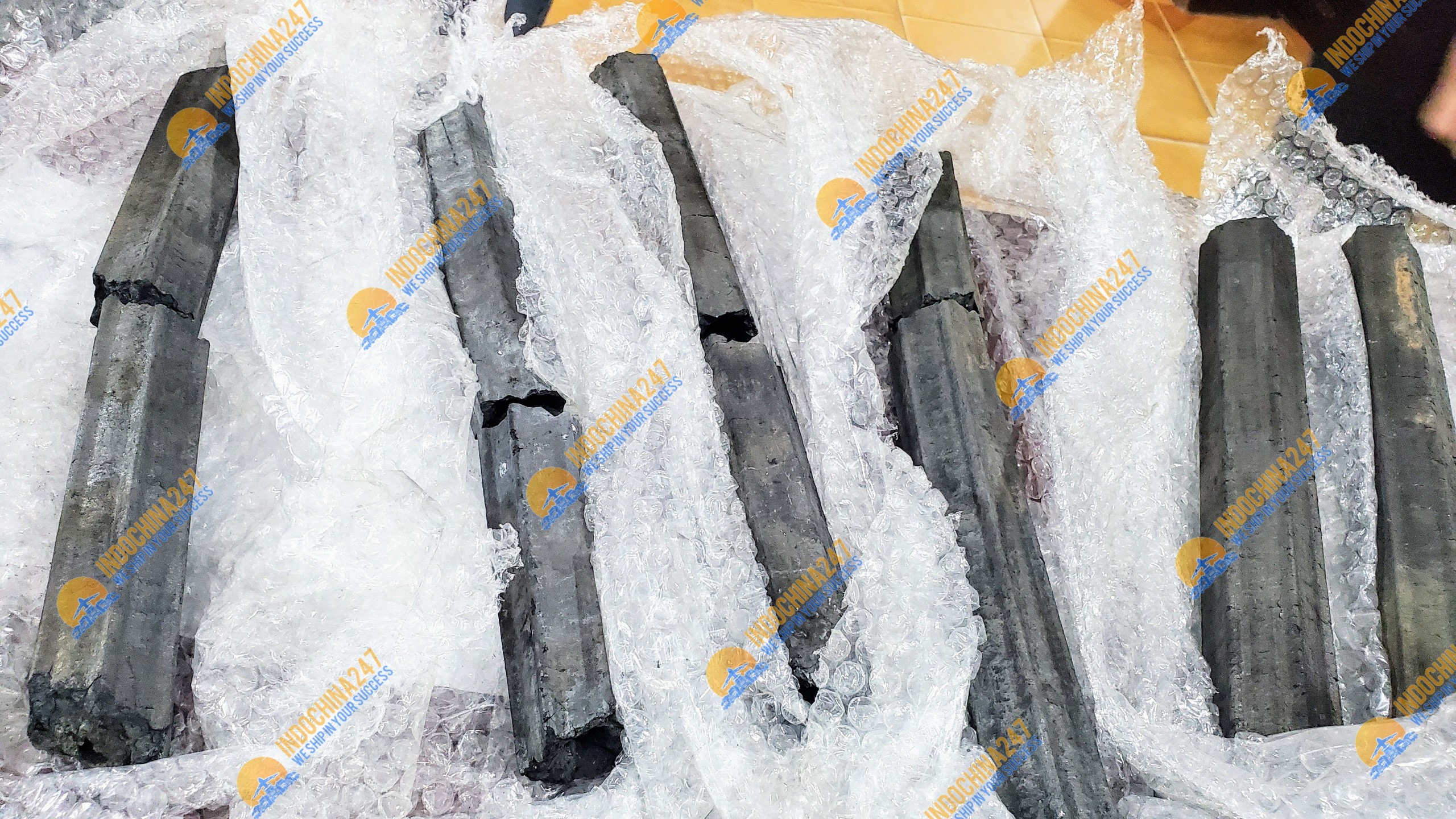 Chuyển phát nhanh than gáo dừa và mùn cưa đi UAE và Nhật Bản Chuyển phát nhanh than đi quốc tế giá rẻ