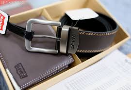 Dịch vụ mua hộ chuyển phát nhanh thắt lưng ví da từ Nhật về Việt Nam