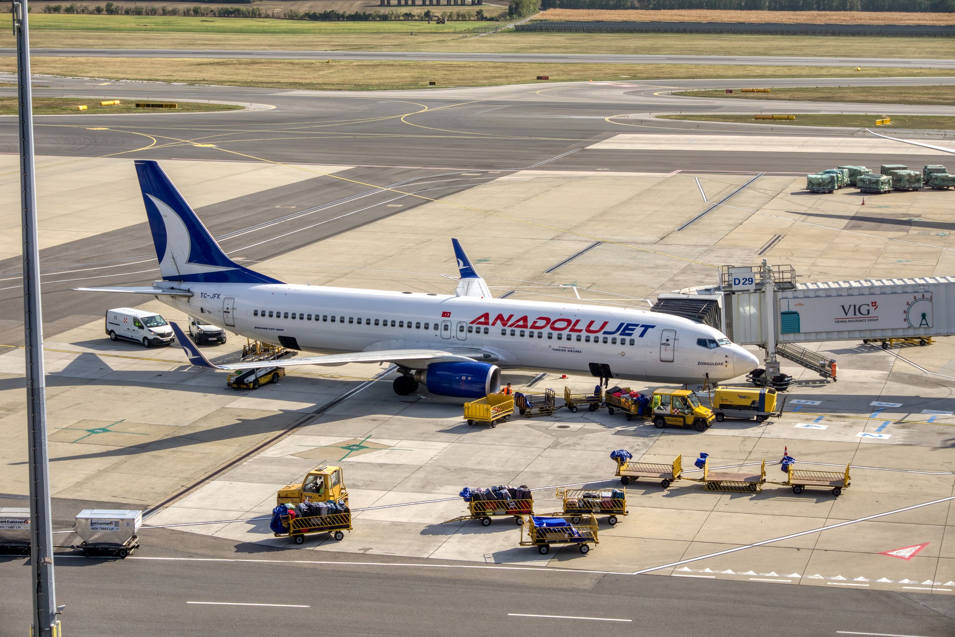 Chuyển phát nhanh Quốc tế: Giải pháp gửi hàng ra thế giới NHANH - AN TOÀN - CHUẨN HẢI QUAN Chuyển phát nhanh Quốc tế: Giải pháp gửi hàng ra thế giới NHANH - AN TOÀN - CHUẨN HẢI QUAN